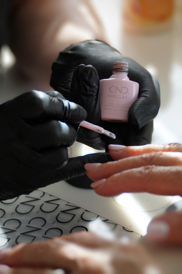 Geelilakkaus ja oman kynnen vahvistus Kauneushoitola Ilona Kauneus Kuusankoski